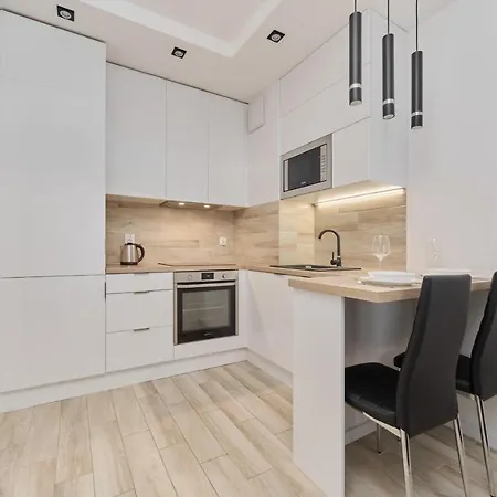 Quiet Zakladowa By Renters Apartment