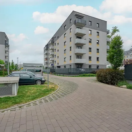 Quiet Zakladowa By Renters Apartment